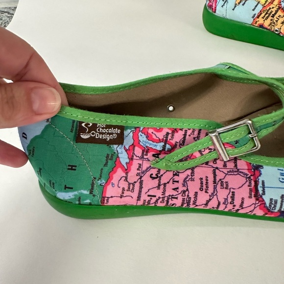 CHOCOLATCIAS Bonvoyage world map green woman Mary Jane comfort flat artsy travel - Picture 4 of 9